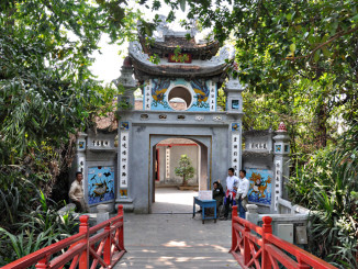 Entree Temple Ngoc Son