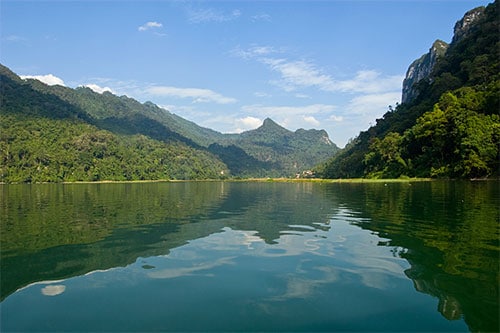 Lac Ba Be Vietnam