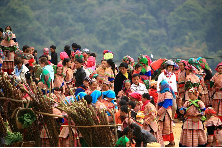 Circuit trekking Nord Vietnam Randonnée à Bacha découverte du pays des Hmong bariolés en 6 jours dès 266 usd