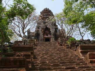 Phnom Banan est le propre "mini Angkor Wat" de Battambang.