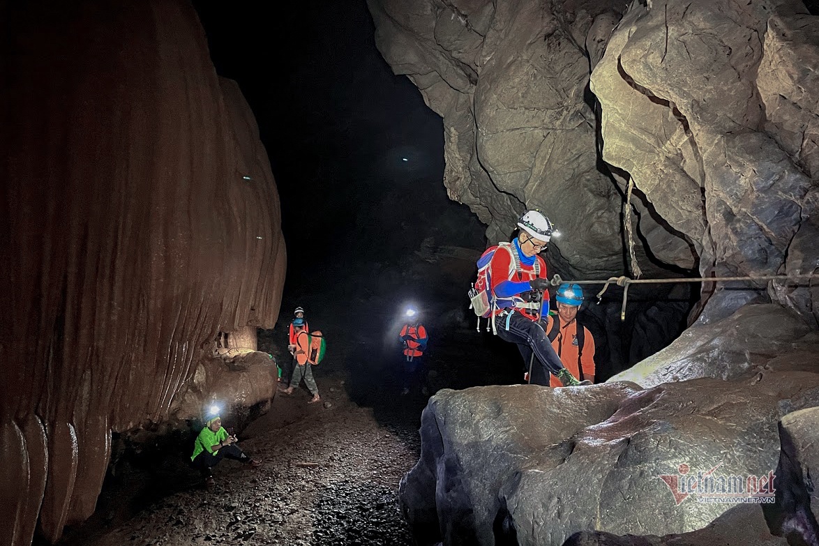 Grottes Va et Nuoc Nut : belles grottes avec des milliers de stalactites à Phong Nha - Ke Bang
